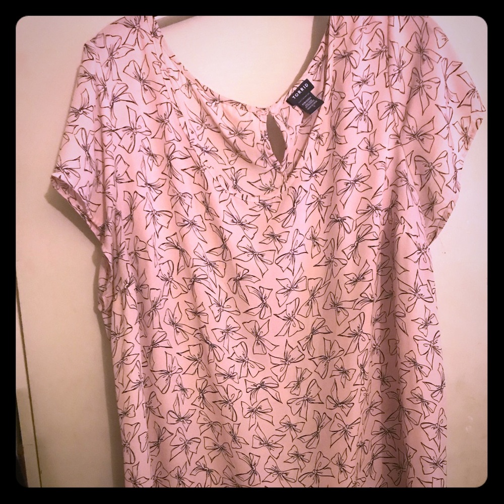 Torrid Light Pink Bow print top